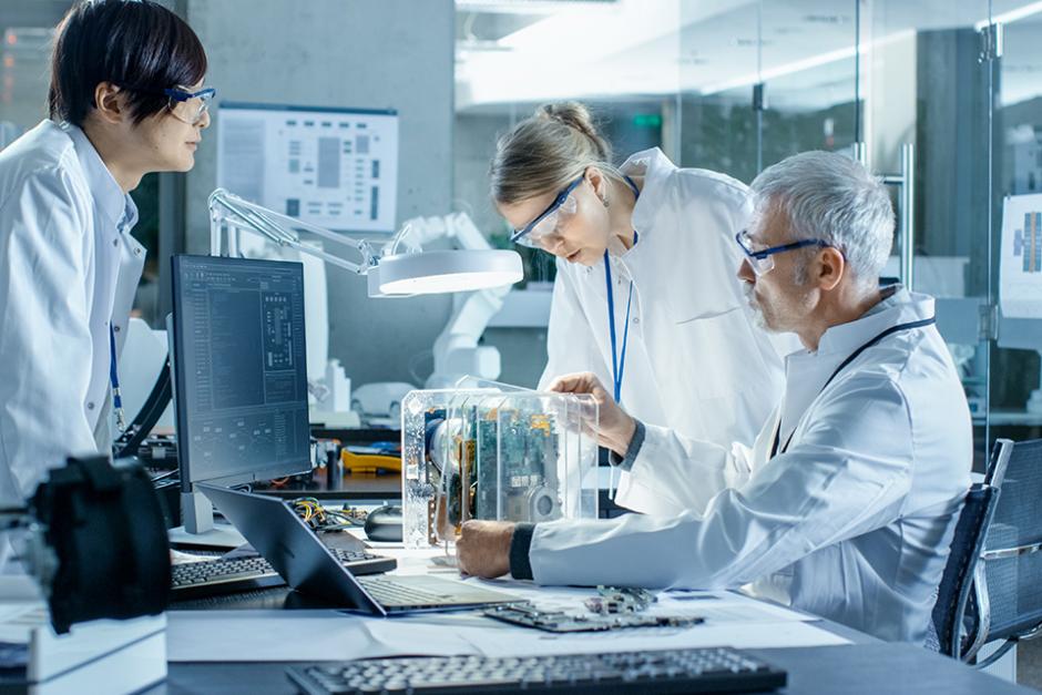Scientists working on Computer Technology