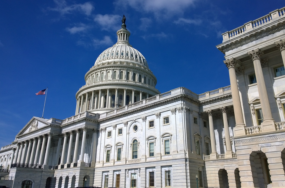 A picture of the front of the White House.