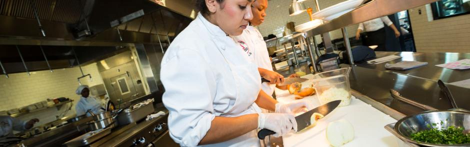LBCC students learning culinary art
