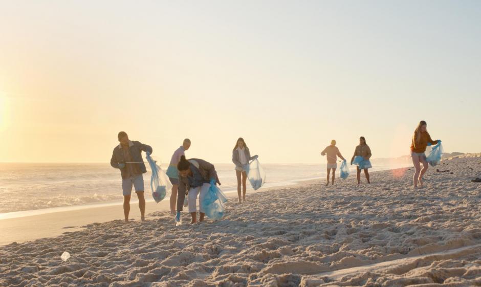 beach cleaning concept
