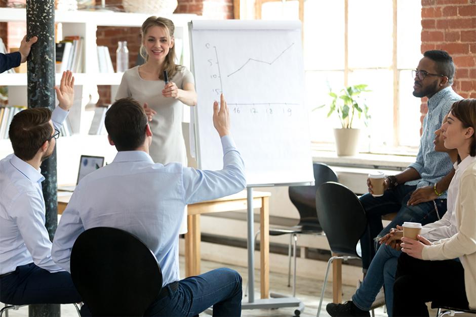female-mentor-invite-employee-present-idea-on-flipchart