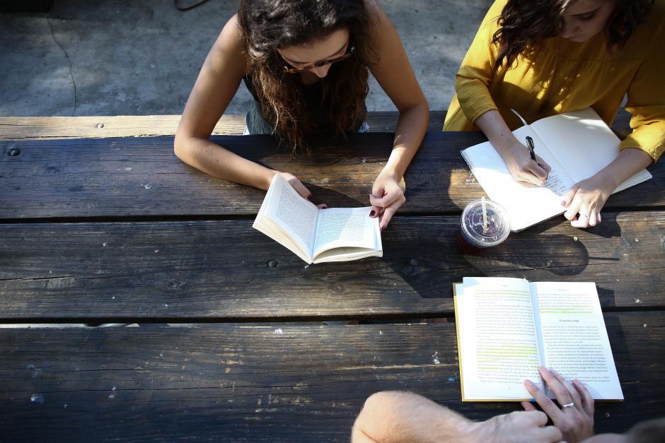 Students studying together 