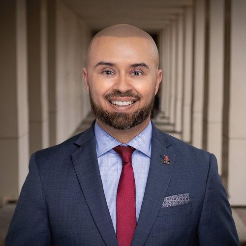 Dr. Muñoz Headshot