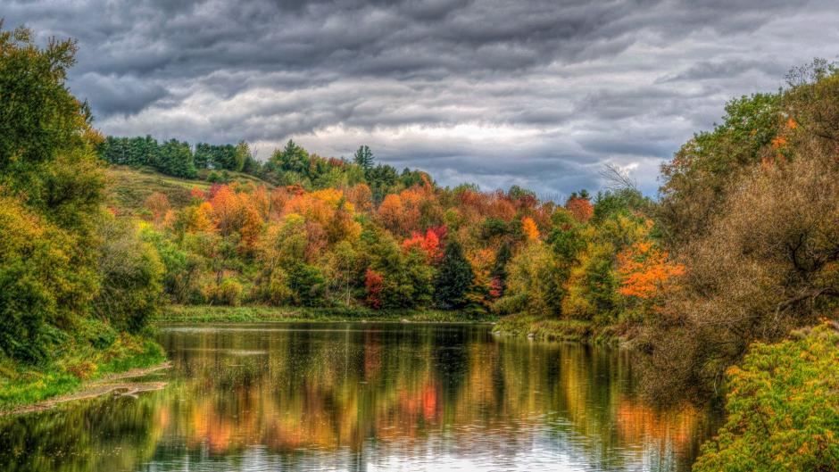 A lake surrounded by colorful trees in Vermont