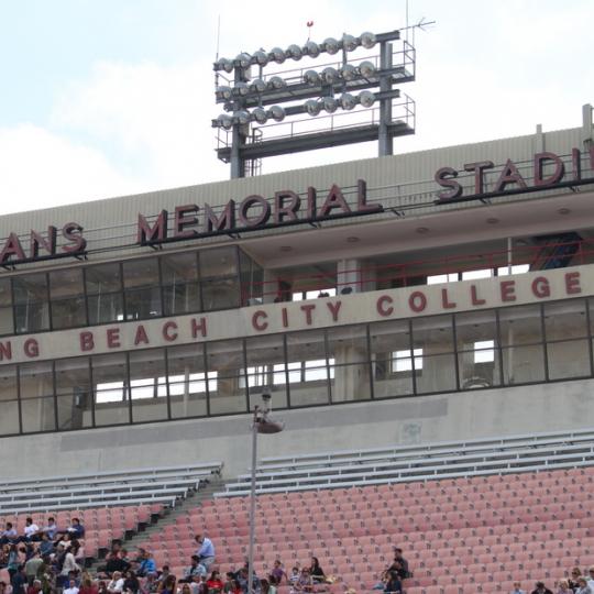 A shot of Veterans Stadium.