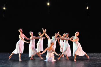 A picture that links to the Dance program.