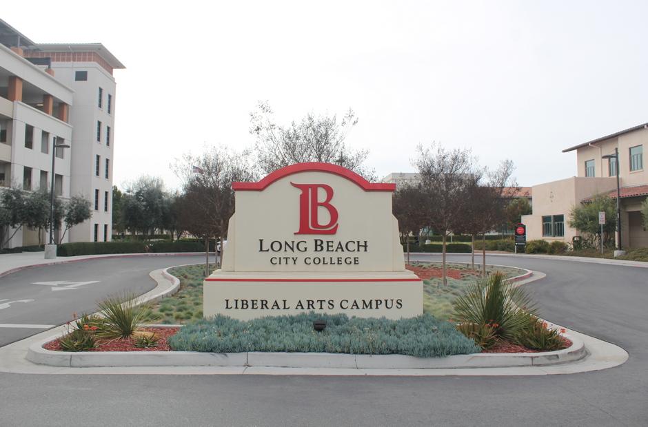 The main LBCC sign in front of the parking structure.