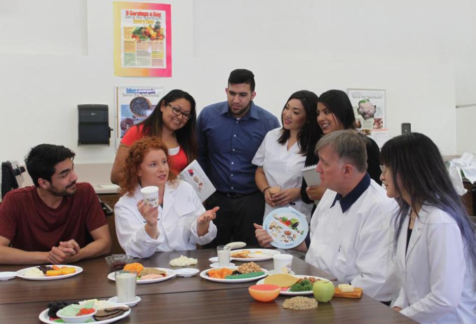 LBCC Nutrition Instructor and student in classroom