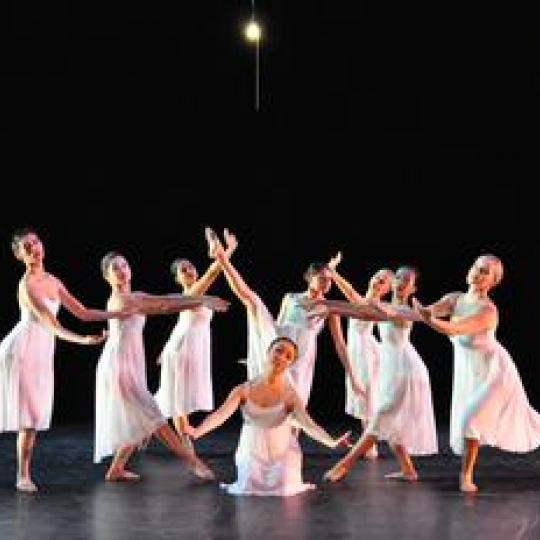 A picture that links to the Dance program.