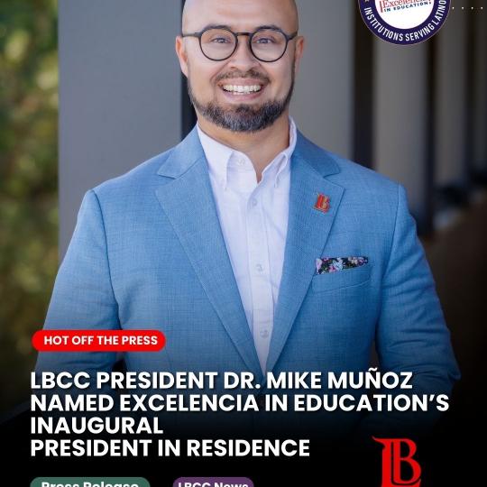 Dr. Muñoz 's headshot