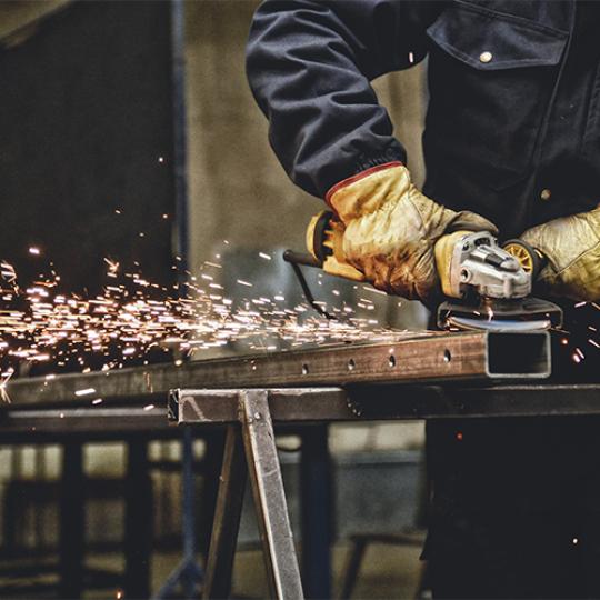 Worker with the grinder 